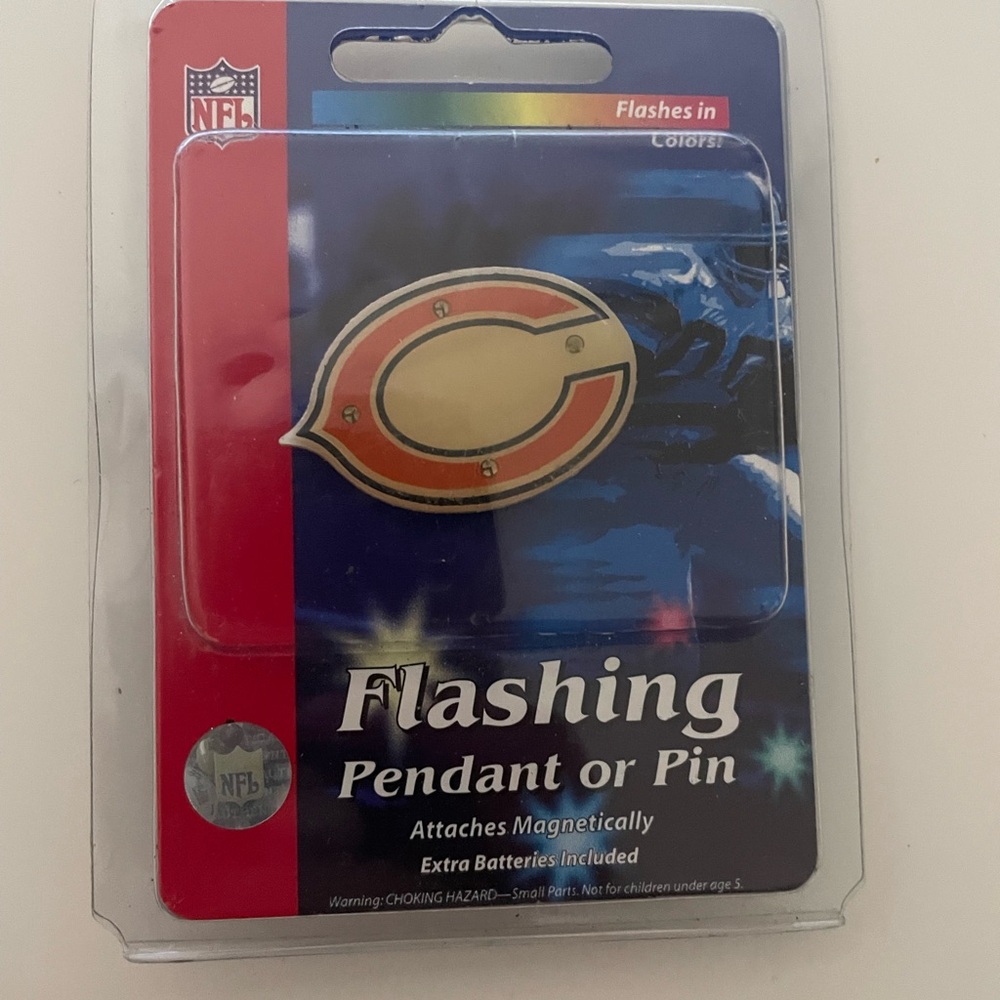 Brand New Sealed NFL Chicago Bears Flashing Magnetic  Pendant/Pin ~ Vintage
